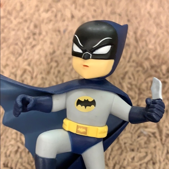 SUPER CUTE! Q-Pop Batman Figure - Picture 2 of 4